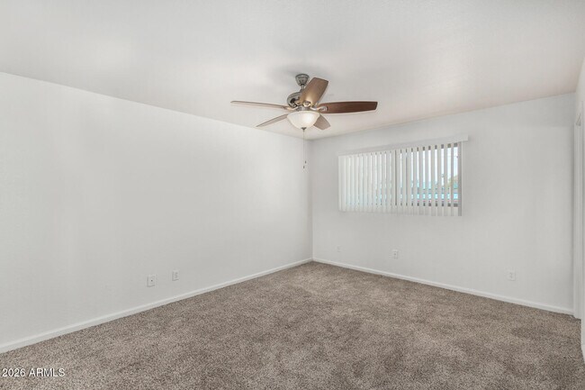 Building Photo - 3418 S Oak St