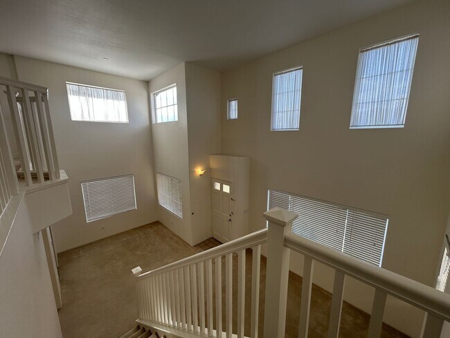 Building Photo - Large Ocean Pointe Home with In-Law Suite,...