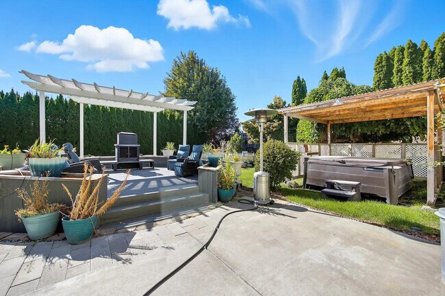 Building Photo - 355 Cindy Rd