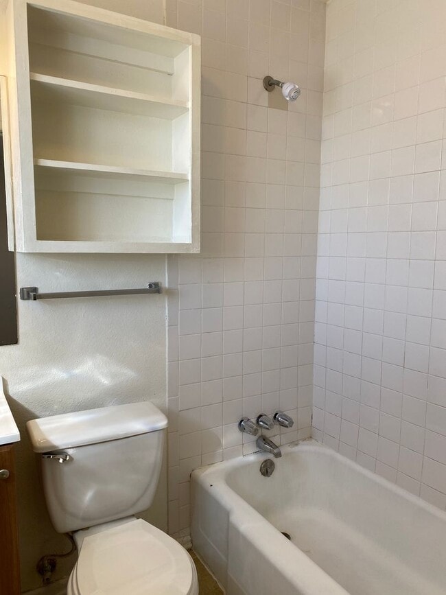 Building Photo - Great Starter Home