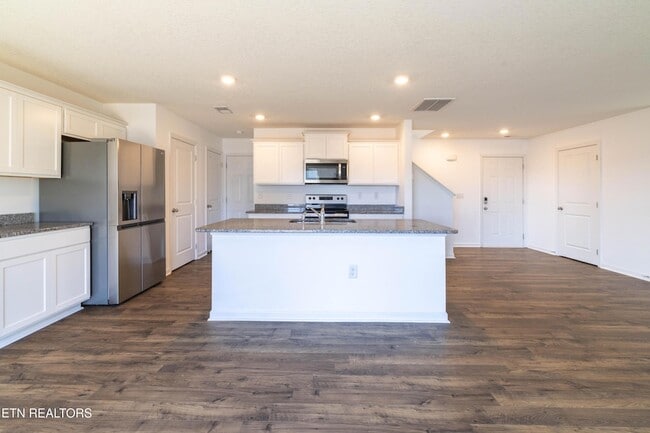 Building Photo - 228 Belle court