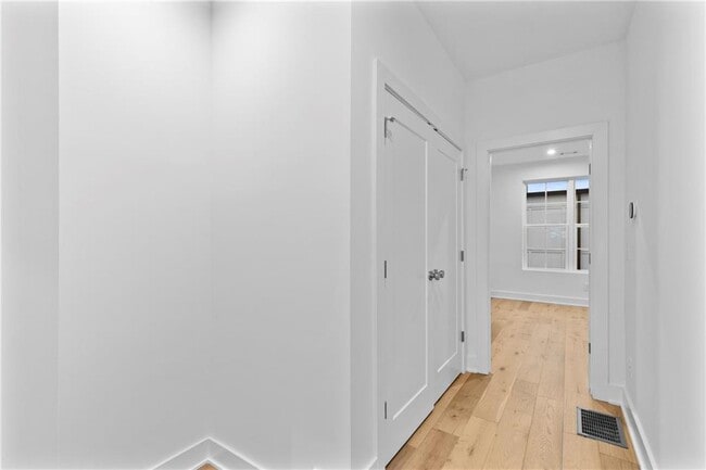 Building Photo - 201 New St