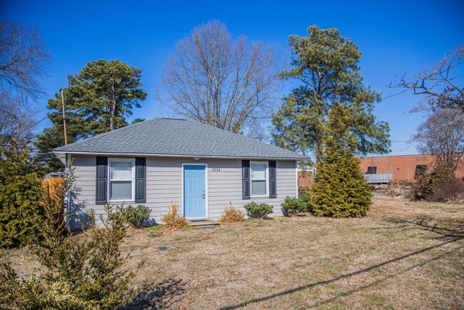 Building Photo - Located Near Regency Mall- A MUST See!