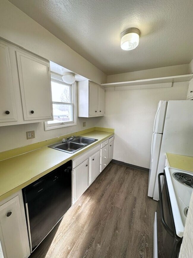 Building Photo - 2852 Telequana Dr