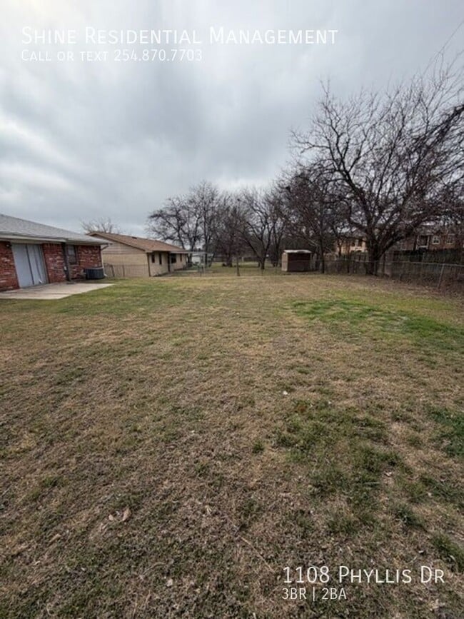 Building Photo - 1108 Phyllis Dr