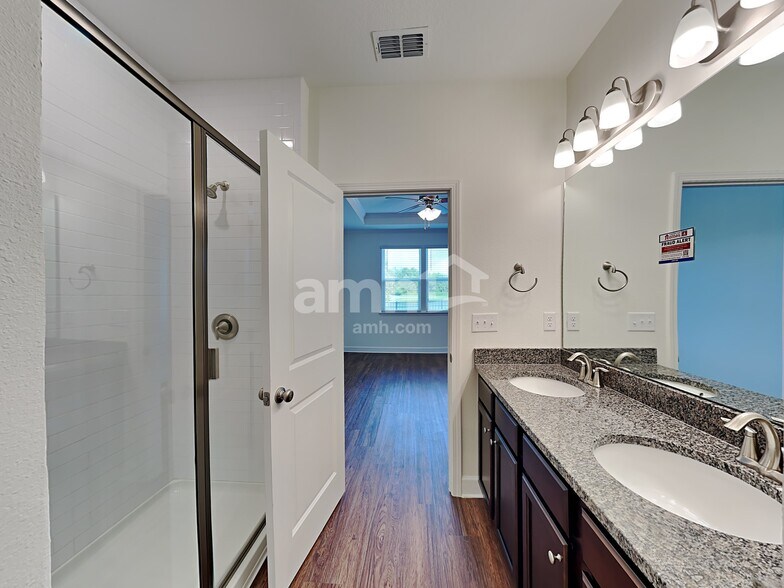 Building Photo - 5933 Hampton Creek Rd