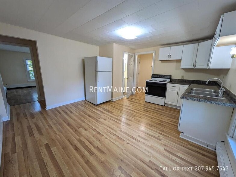 Building Photo - 28 Autumn St