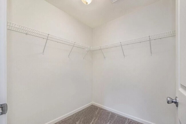 Building Photo - Wonderful Newer Condo for Lease