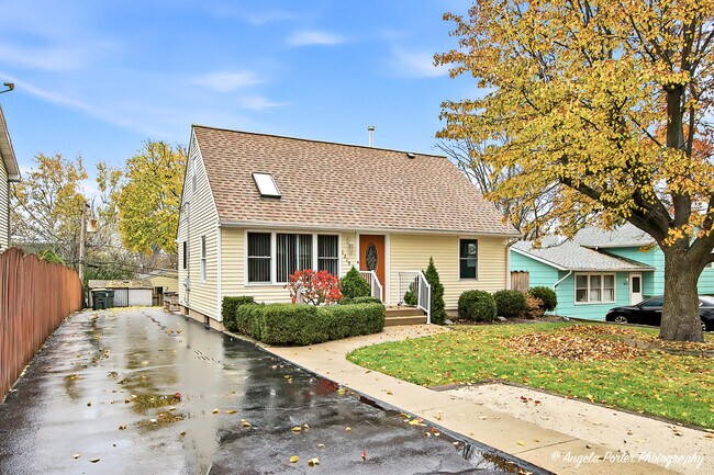 Building Photo - 1219 Brentwood Dr