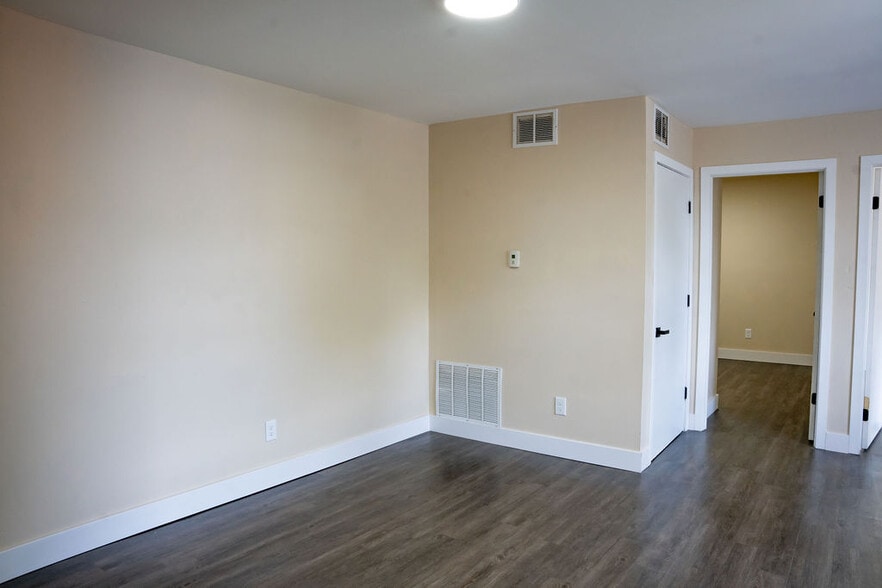 Building Photo - 973 Mt Vernon Ave