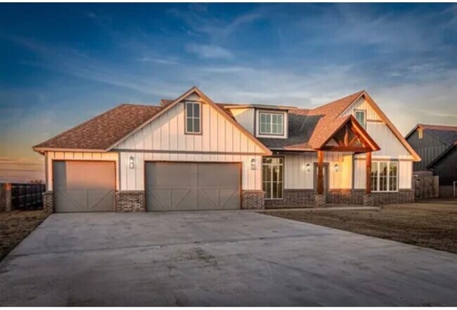 Building Photo - 7530 Highland Hls Dr