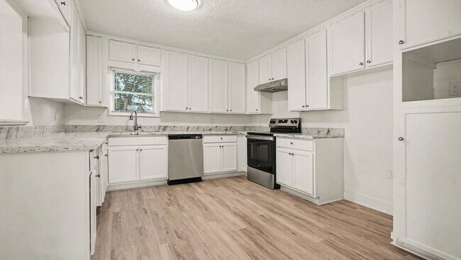 Building Photo - 654 Ridge Dr
