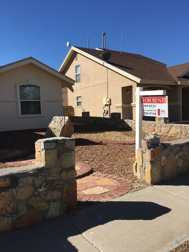 Building Photo - Beautiful house near Loop 375 and Edgemere