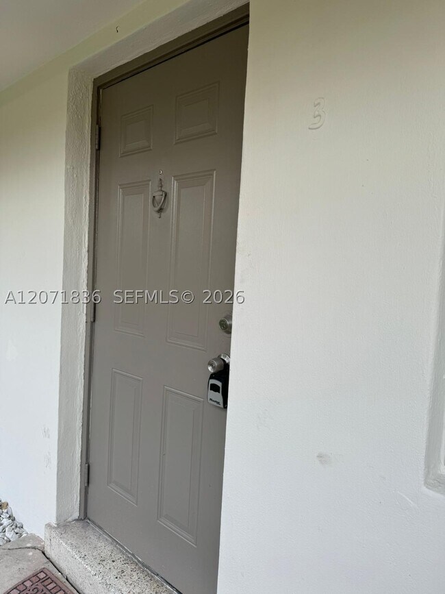 Building Photo - 15941 NE 18th Ct