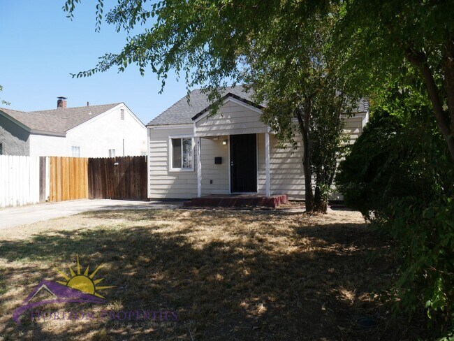 Building Photo - Cozy 2 Bed 1 Bath 728qft single family home in Oak Park