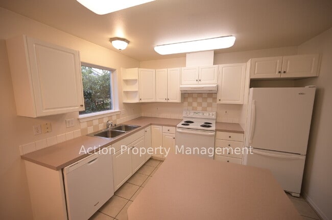 Building Photo - 2 bed, 2 bath, 1 car garage in a 4-plex, in Sequim