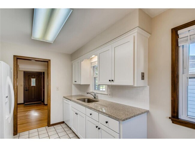 Building Photo - 7428 16th Ave S
