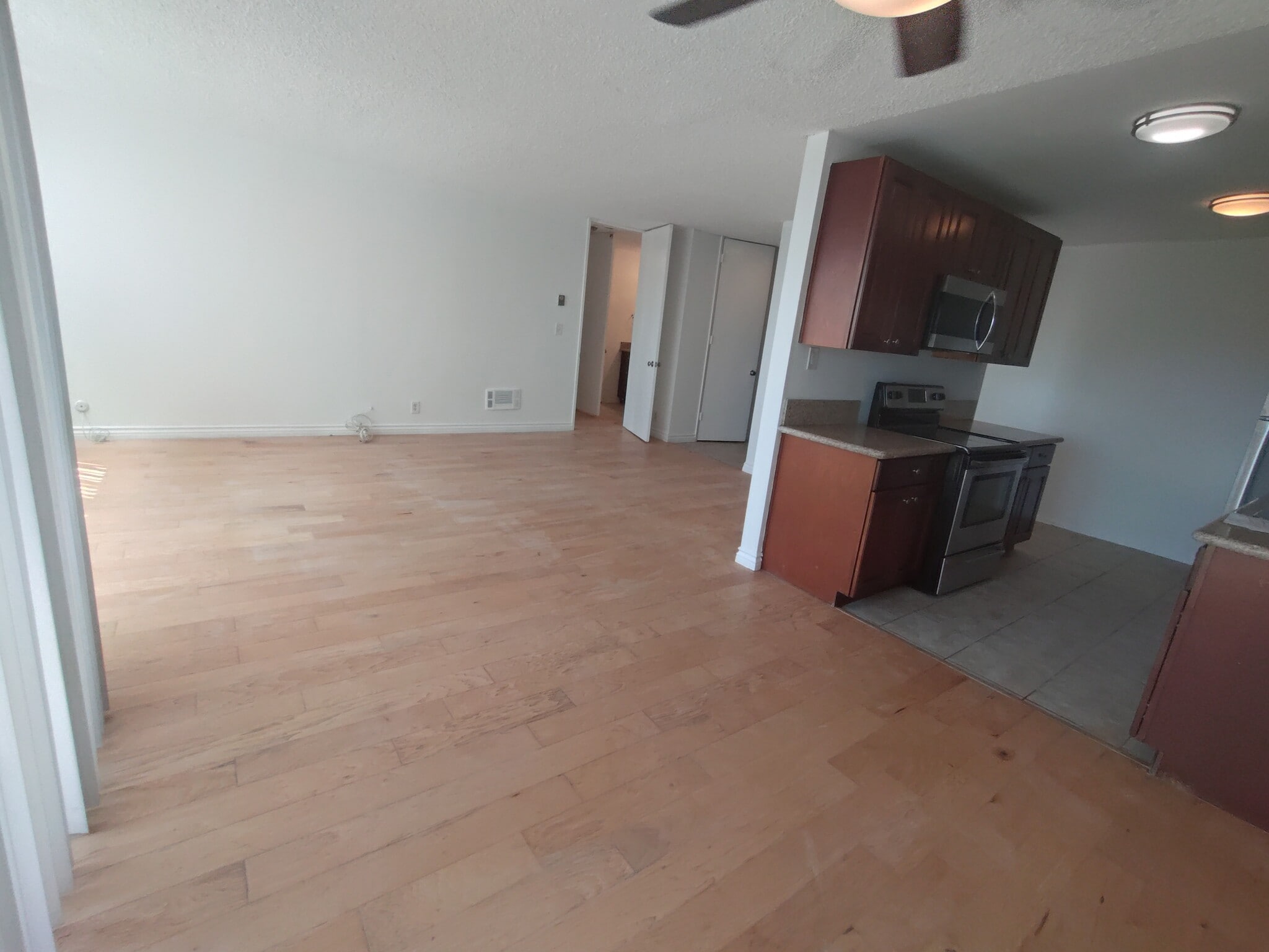 Building Photo - 5950 Canterbury Dr