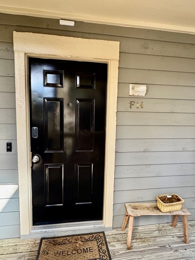 Building Photo - Mill Creek Townhome