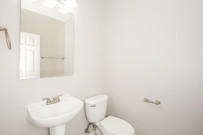 Building Photo - 5836 Sierra Cliff St