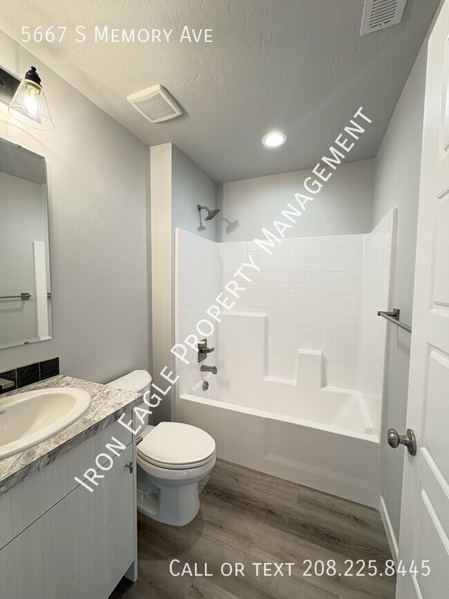 Building Photo - 5667 S Memory Ave