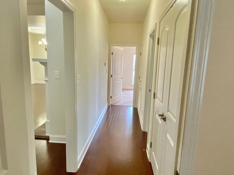 Building Photo - 115 Woodvale Dr