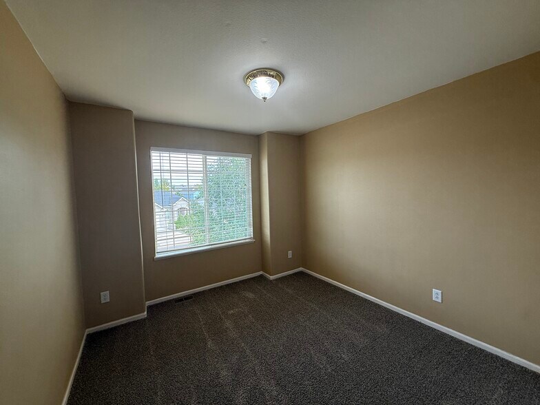 Building Photo - 4128 Ascendant Dr