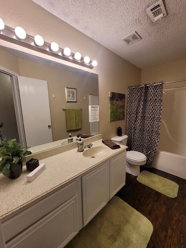 Building Photo - Cozy 3/2/2 in Fort Worth