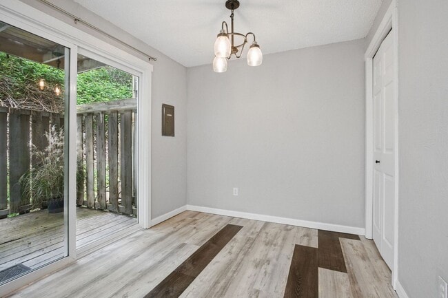 Building Photo - Charming Salmon Creek Condo