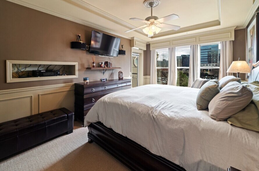 Building Photo - 3334 Peachtree Rd NE