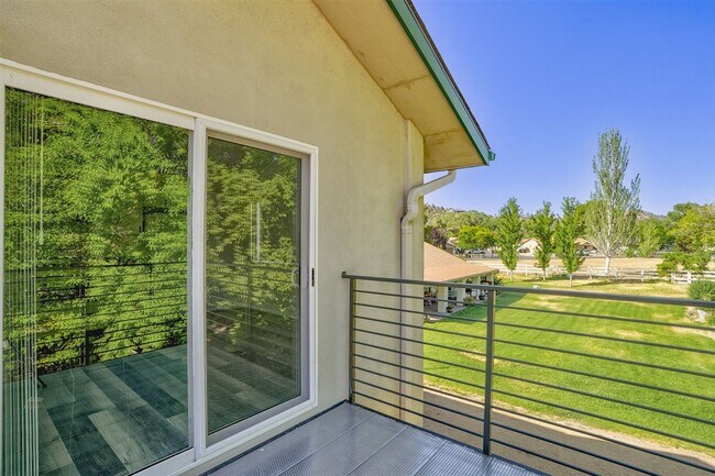 Building Photo - 3 bed 1 bath home in Prescott with utilities included