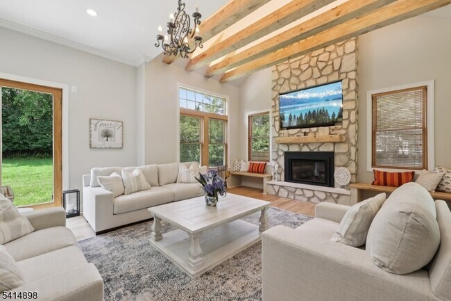 Building Photo - 5 Shores Rd