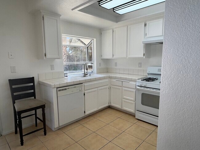 Kitchen - 45408 17th St E