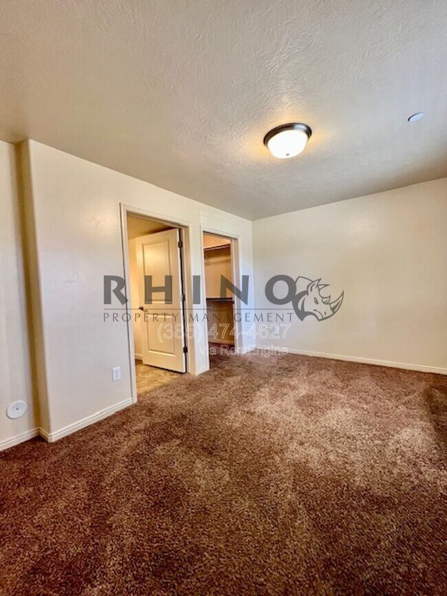 Building Photo - 6941 Village River Ln