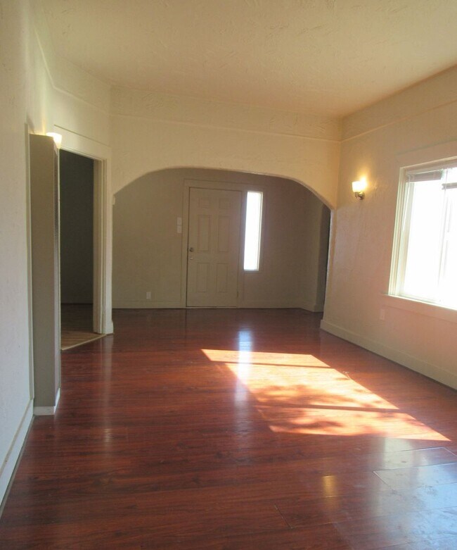 Building Photo - Coming Soon 3 Bedroom 1 Bath House!