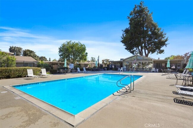 Building Photo - 1619 Carmel Cir W