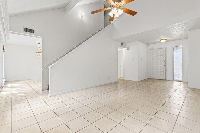 Building Photo - 8113 Baywood Dr