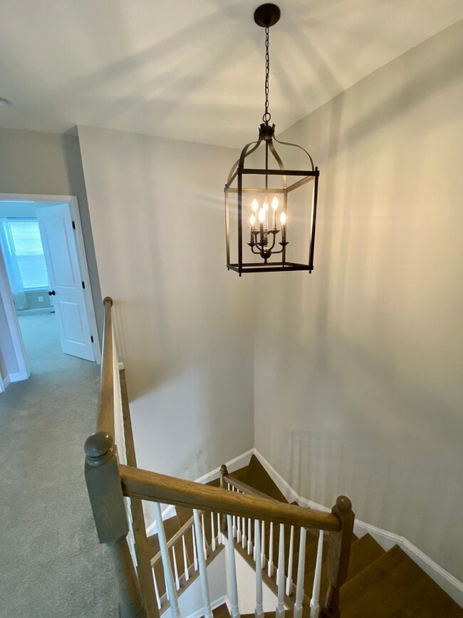 Building Photo - Charming 3-bedroom, 2.5-bathroom Townhouse