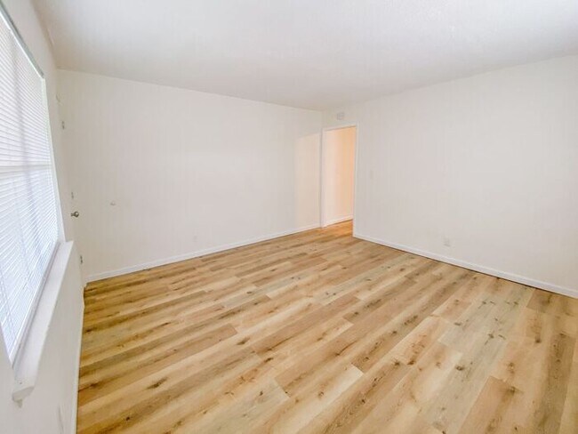 Building Photo - Beautiful 2 Bedroom in East Ridge, TN!