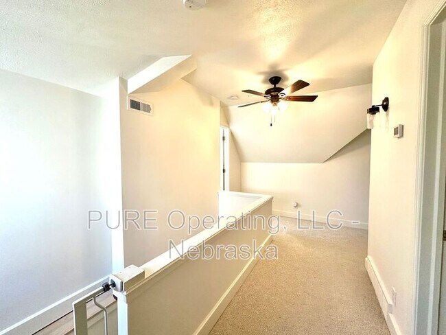 Building Photo - 4928 Happy Hollow Blvd