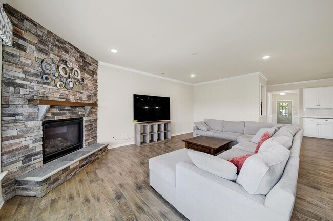 Building Photo - Charming 5 Bed 2.5 Bath home in Fort Mill!
