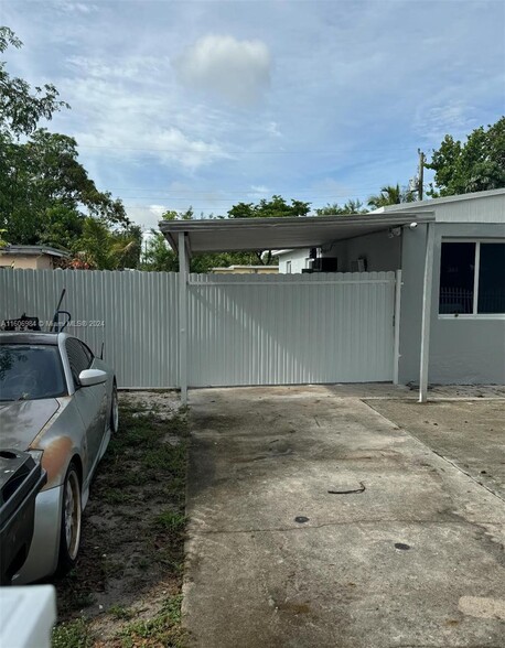Building Photo - 110 NW 120th Ter
