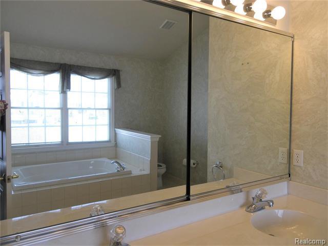 Building Photo - 26384 Island Lake Dr