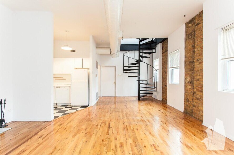 Building Photo - 2057 W Dickens Ave