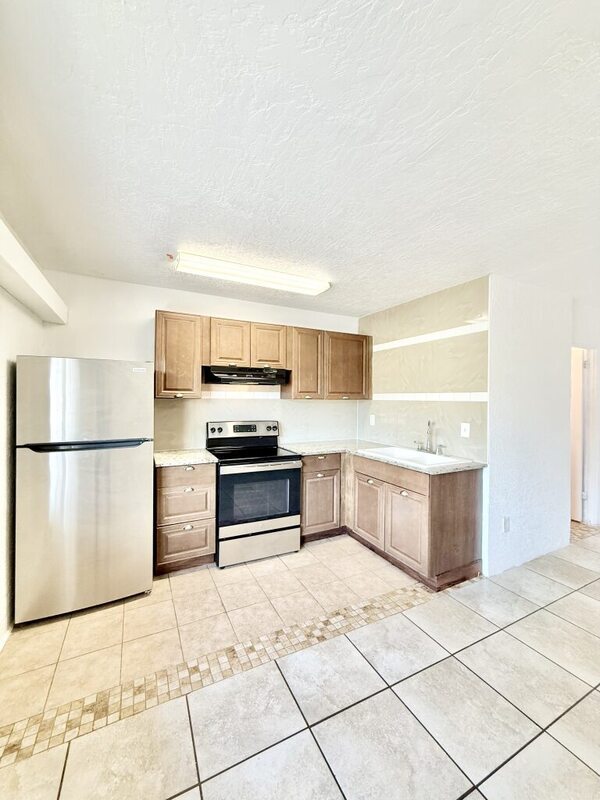 Building Photo - 551 N Ridgewood Ave