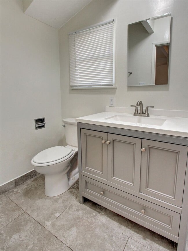 Building Photo - 3 bedrooms, 2 bathrooms house in La Habra