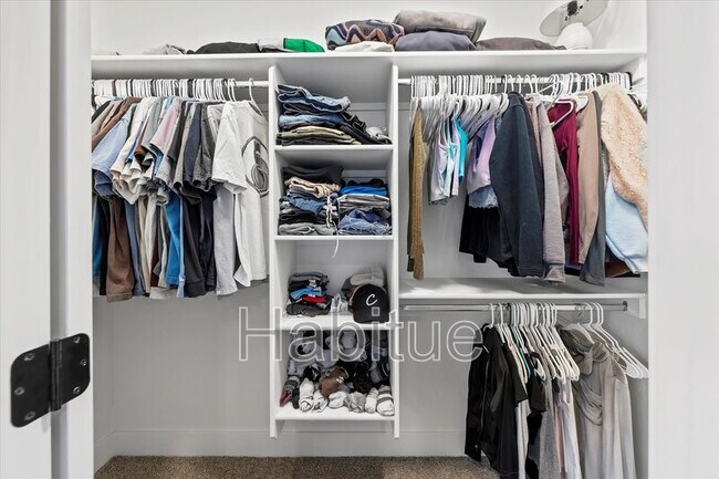 Building Photo - 917 E Bissett St