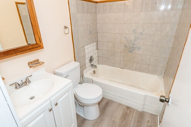 Building Photo - DAYTON, OH - GREENWICH VILLAGE - 3 BED, 1....