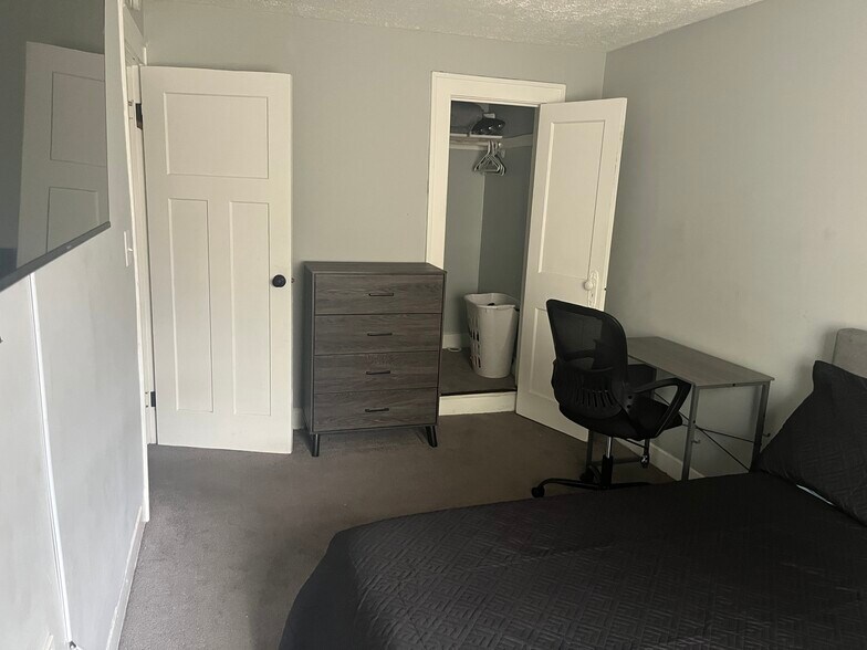 Building Photo - 645 Eastern Ave