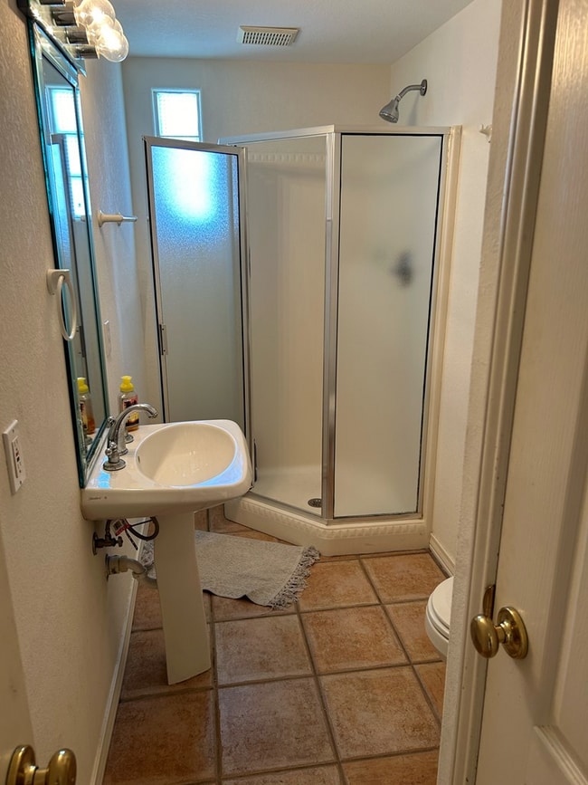 Building Photo - 415 Sun Dial Cir